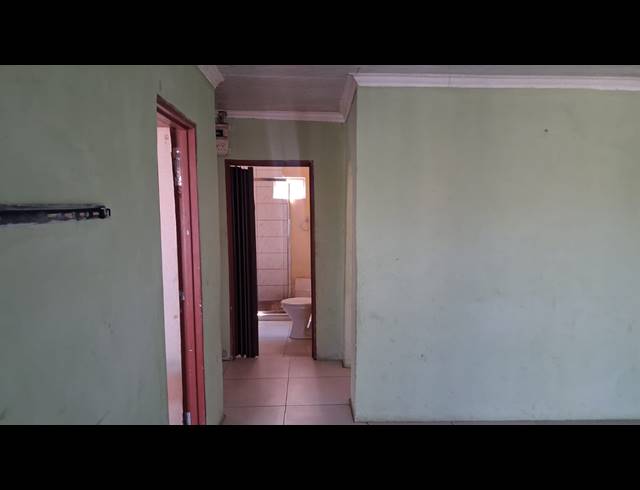 6 BEDROOM HOUSE FOR SALE IN TSAKANE EXT 12